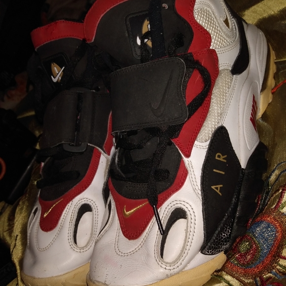 Nikes - Picture 2 of 2